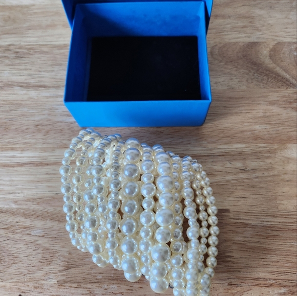 Multi-strand Pearl Stretch Bracelet - Picture 3 of 4